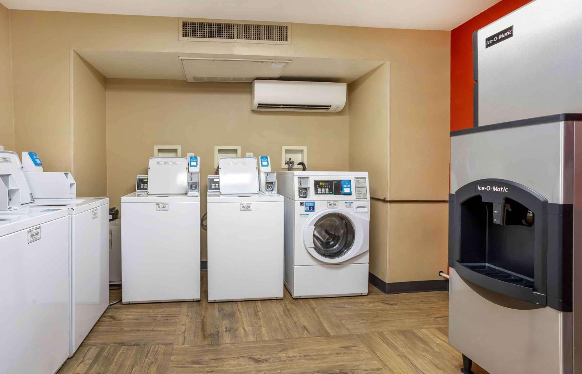 Extended Stay America Suites - Meadowlands - Іст-Ратерфорд Екстер'єр фото